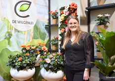 Charlotte van der Arend van De Wilgenlei met de fycussen, hybiscussen en Dieffenbachia Maroba.